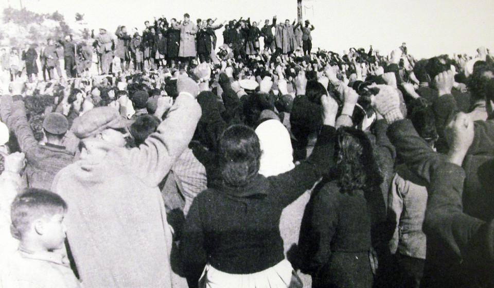 24 Δεκέμβρη 1944: «Go back»! O οπλισμένος λαός της Μυτιλήνης, μαζί με τον ΕΛΑΣ, διώχνουν τους Άγγλους καταχτητές