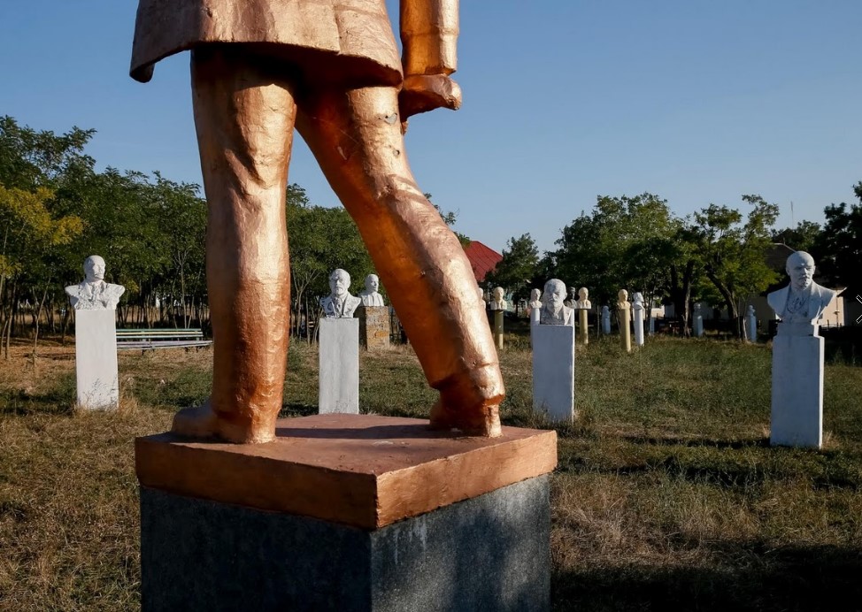 Λένιν - Μνημεία που αντιστέκονται