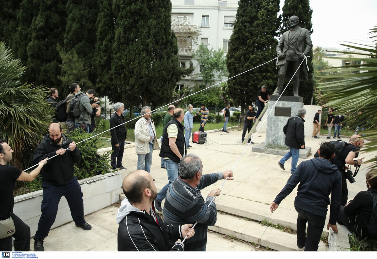 Επίδειξη δύναμης των ΜΑΤ στους διαδηλωτές που επιχείρησαν να γκρεμίσουν το μισητό άγαλμα Τρούμαν (ΦΩΤΟ+ΒΙΝΤΕΟ)