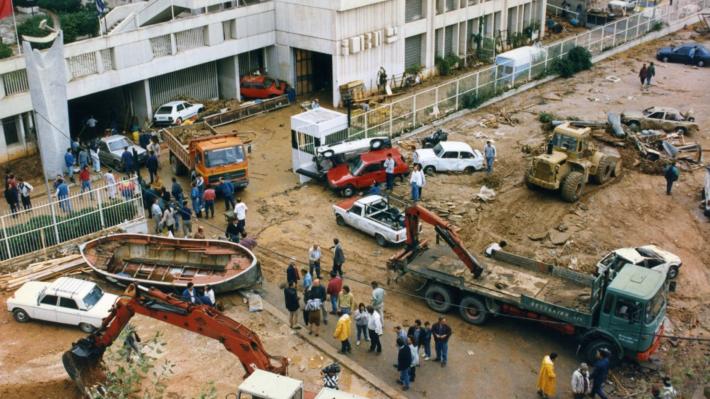 Η ανεκτίμητη προσφορά του Γιάννη Καλοπίση στην διάσωση και αποκατάσταση του Αρχείου του ΚΚΕ, μετά την πλημμύρα στον Περισσό