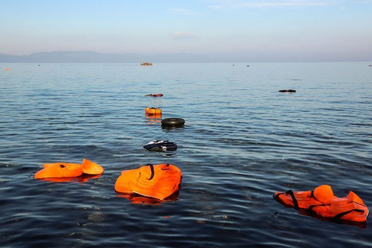 Έκτακτο: Φουσκωτό του λιμενικού συγκρούστηκε με βάρκα γεμάτη πρόσφυγες και μετανάστες