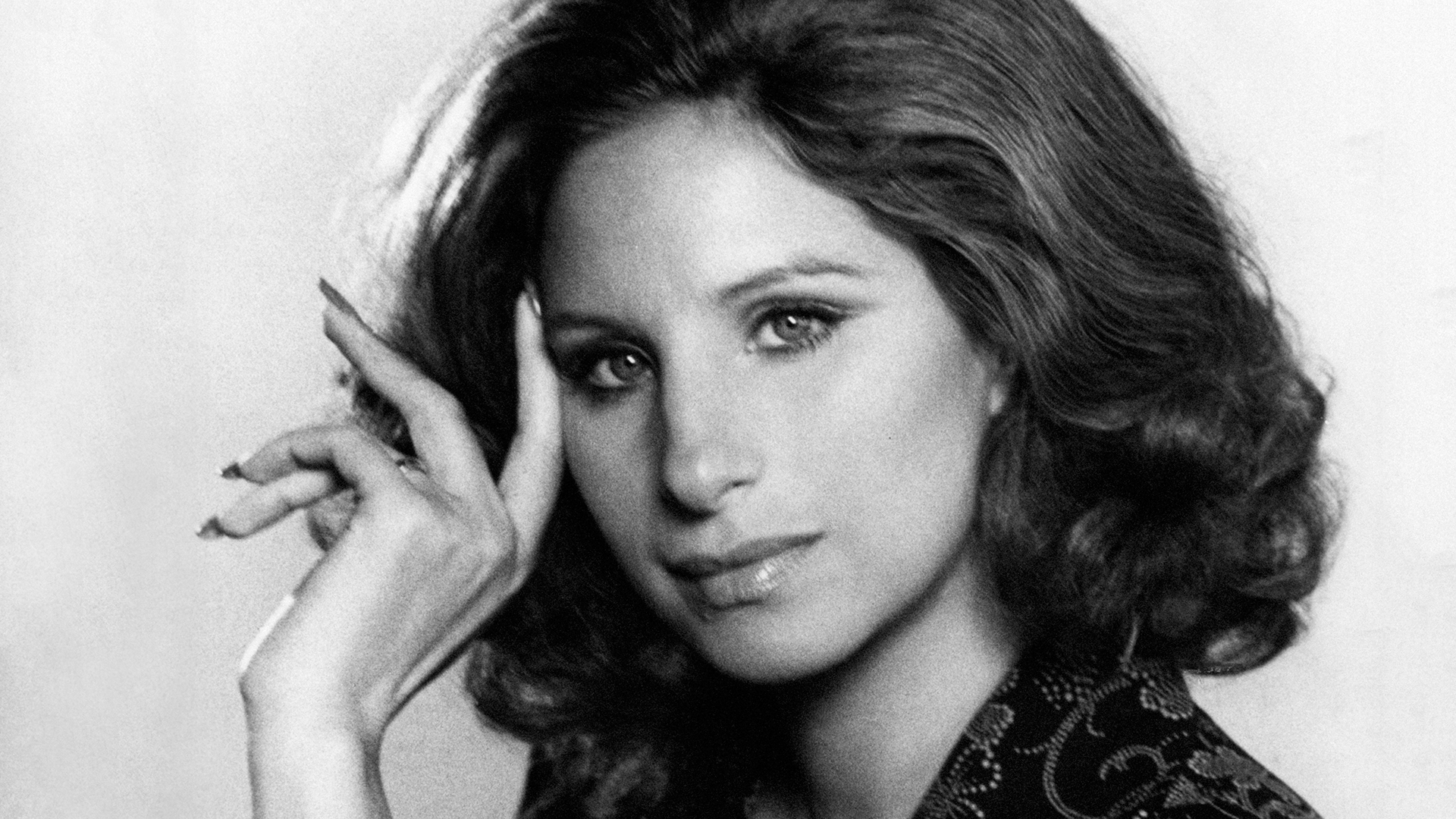 Barbra Streisand 11+1 τραγούδια της για να σιγοτραγουδήσουμε στα