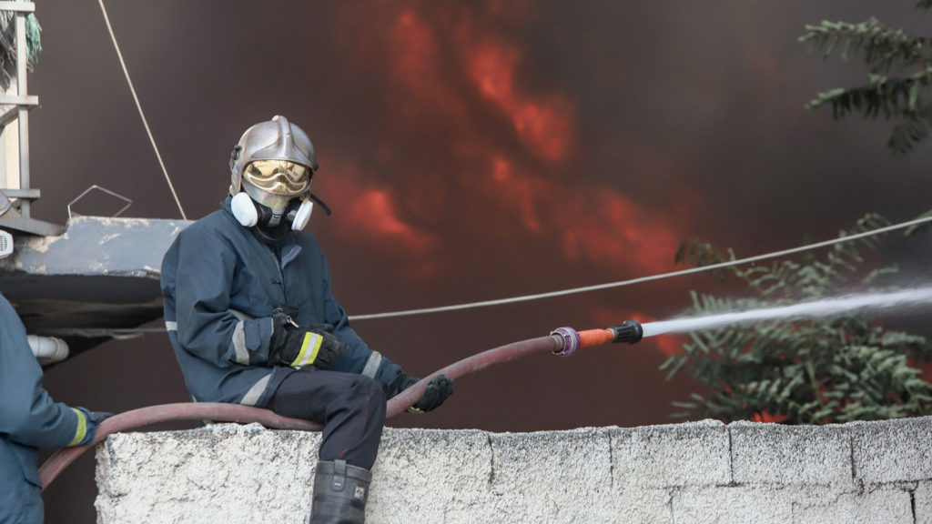 Μαίνεται η φωτιά στη Μεταμόρφωση - Παραμένει ο πυκνός τοξικός καπνός - Οδηγίες προς τους πολίτες (ΒΙΝΤΕΟ-ΦΩΤΟ)