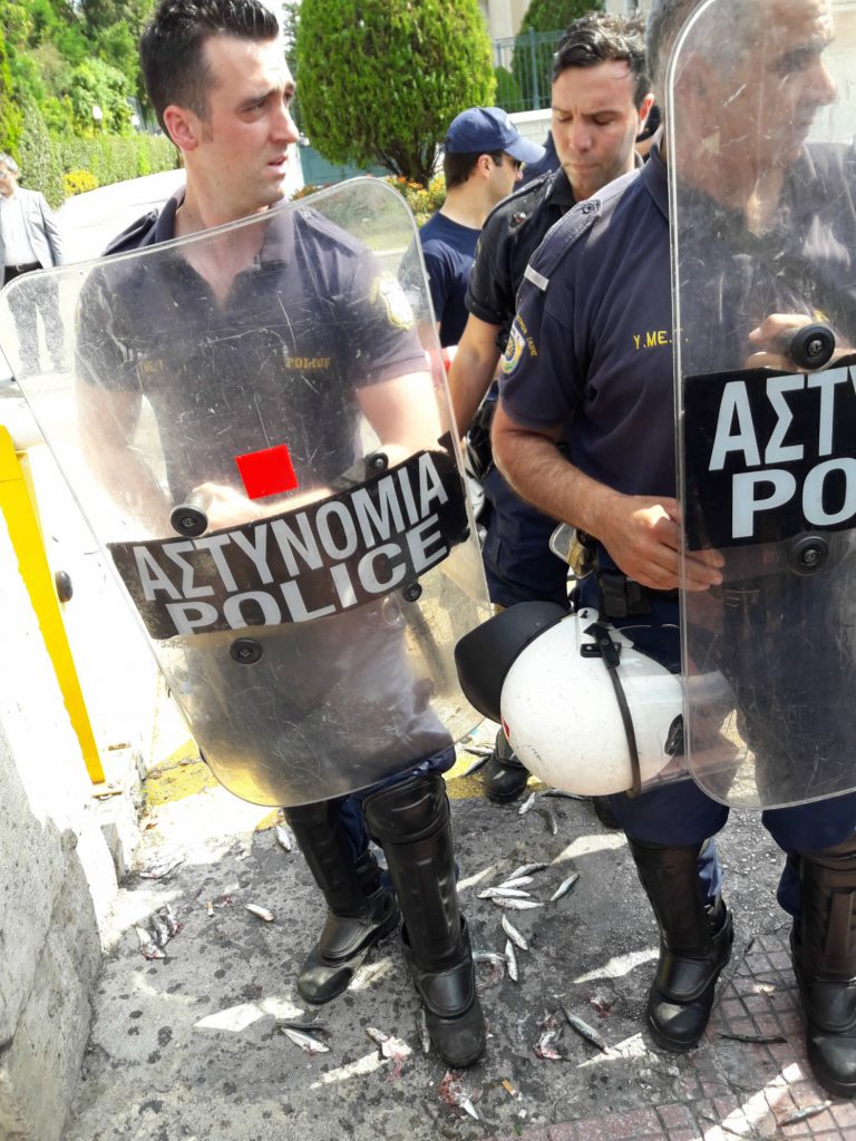 «Ξέρουμε πως για να φας ψάρι, πρέπει να βρέξεις κώλο, κι εμείς το κάνουμε κάθε μέρα στην πράξη, κάθε μέρα στον αγώνα»