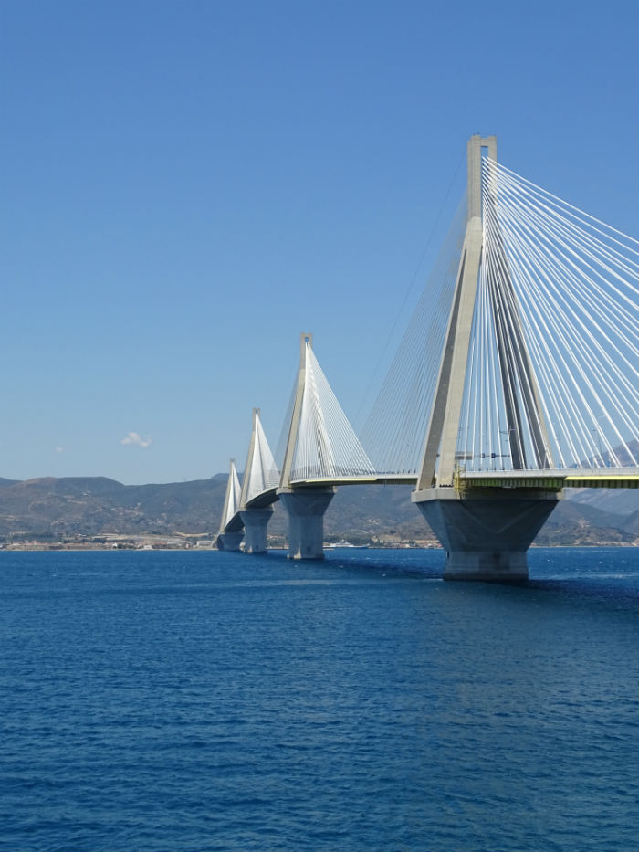 Ραντεβού στα Γιάννενα, σύντροφοι