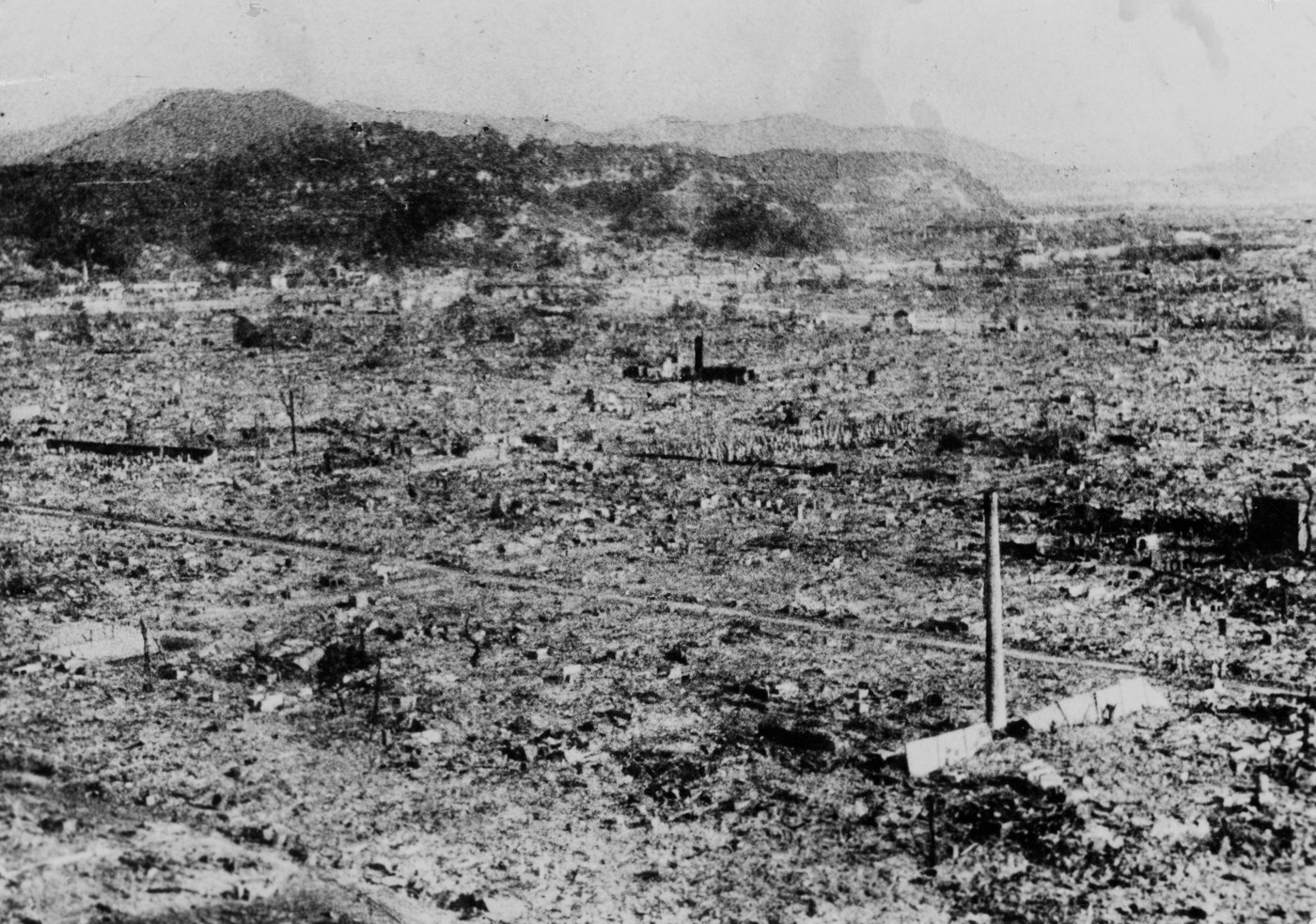 Нагасаки после ядерного взрыва. Япония 1945 Хиросима и Нагасаки. Взрыв Хиросима и Нагасаки.