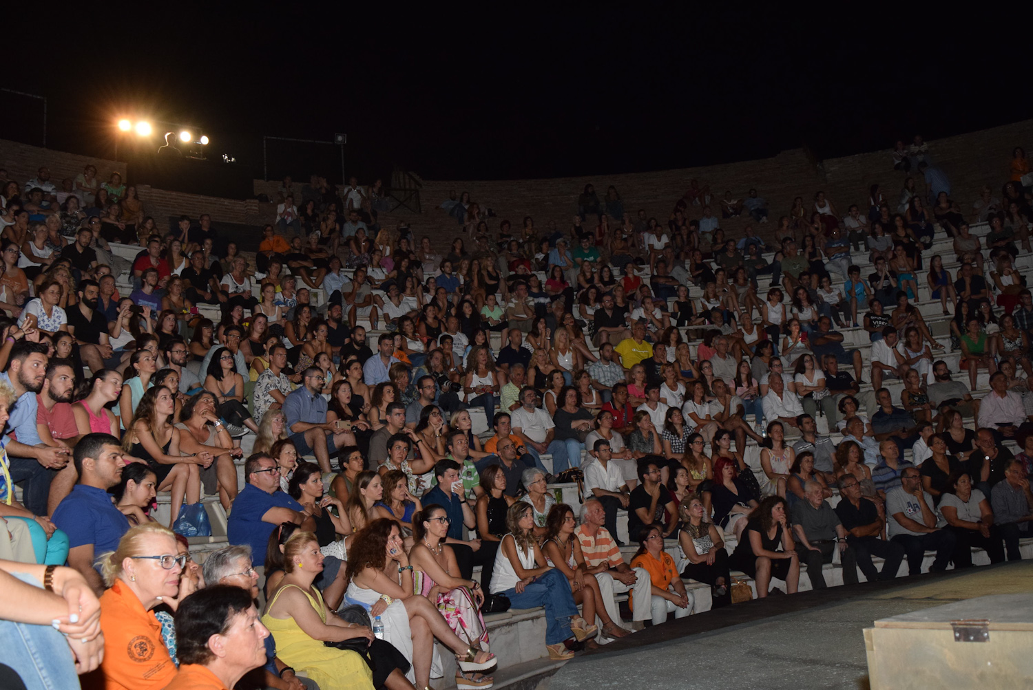 Ένας συγκλονιστικός Κώστας Καζάκος κερδίζει το τιμητικό χειροκρότημα του κοινού στην Πάτρα (φωτογραφίες)