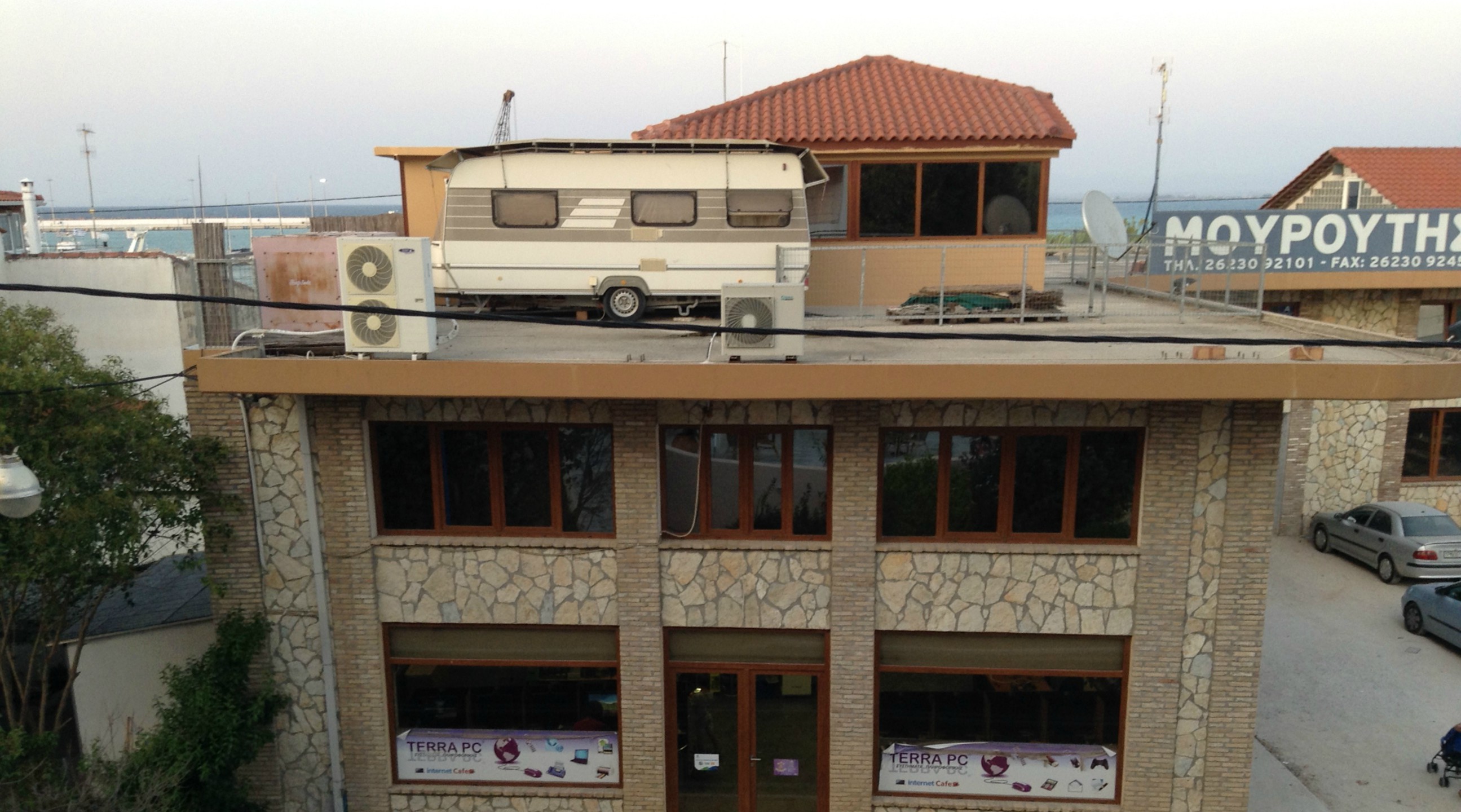 Τροχόσπιτο στην ταράτσα! - Κατιούσα