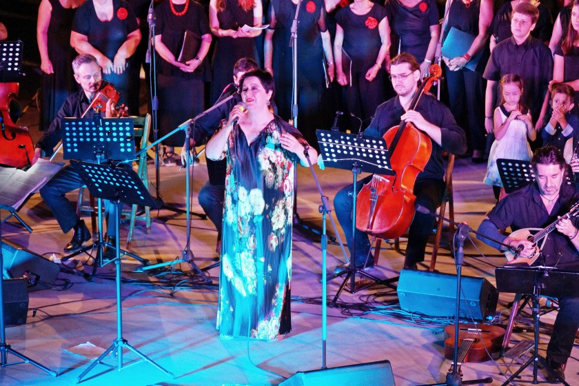 Στη μνήμη του Παύλου Φύσσα αφιέρωσε τη συναυλία της στο Χαϊδάρι η Σόνια Θεοδωρίδου (Φωτογραφίες)