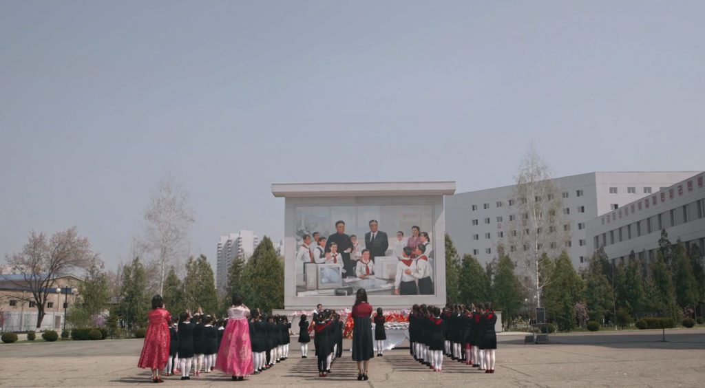 «Αυτή είναι μια ταινία για την ιδανική ζωή σε μια ιδανική χώρα, τη Λ.Δ. Κορέας» (Βίντεο + Φωτογραφίες)