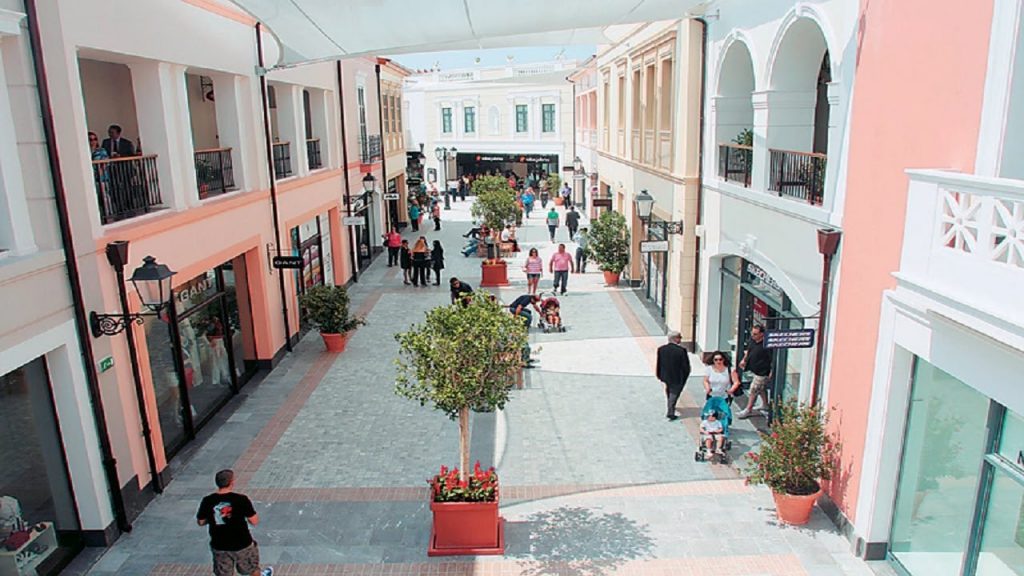 McArthurglen «εκπτωτικό χωριό»: Boxing Day στις πλάτες των εργαζομένων; Καμιά έκπτωση στα δικαιώματά μας!