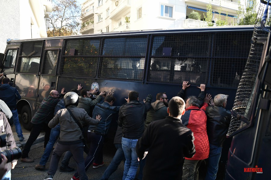 Φωτορεπορτάζ από την κινητοποίηση του ΠΑΜΕ για το δικαίωμα της απεργίας