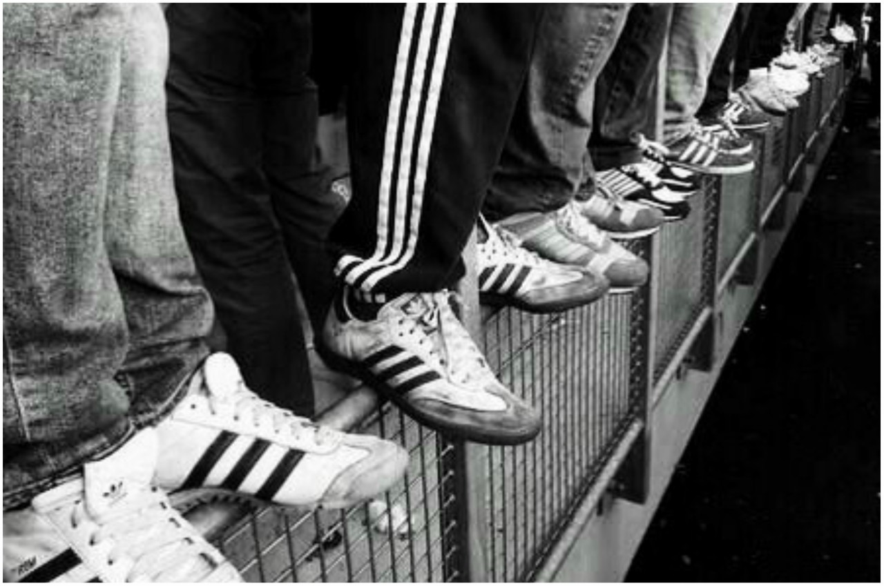 Адидас реальная биография. Adidas Hooligan. Adidas кроссовки околофутбольщиков. Adidas Samba Hooligans. Адидас Околофутбола.