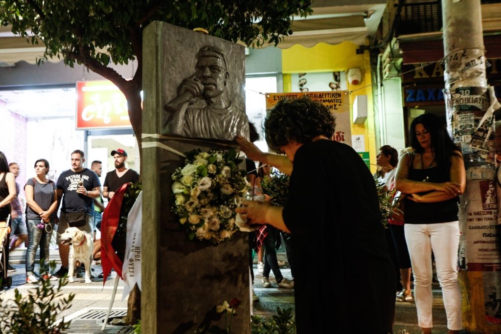 Χρυσαυγίτικη πρόκληση στο μνημείο του Παύλου Φύσσα