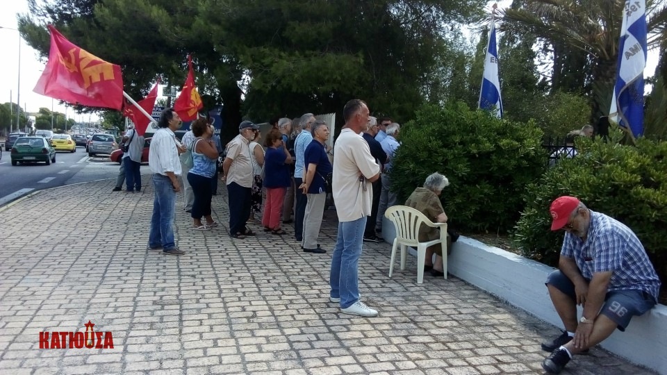 Σε κλίμα συγκίνησης το μνημόσυνο για τους 54 απαγχονισμένους πατριώτες από τους ναζί στο Πικέρμι (ΦΩΤΟ)