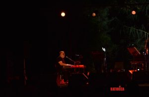 «Χόρεψε πάνω στο φτερό του καρχαρία...»