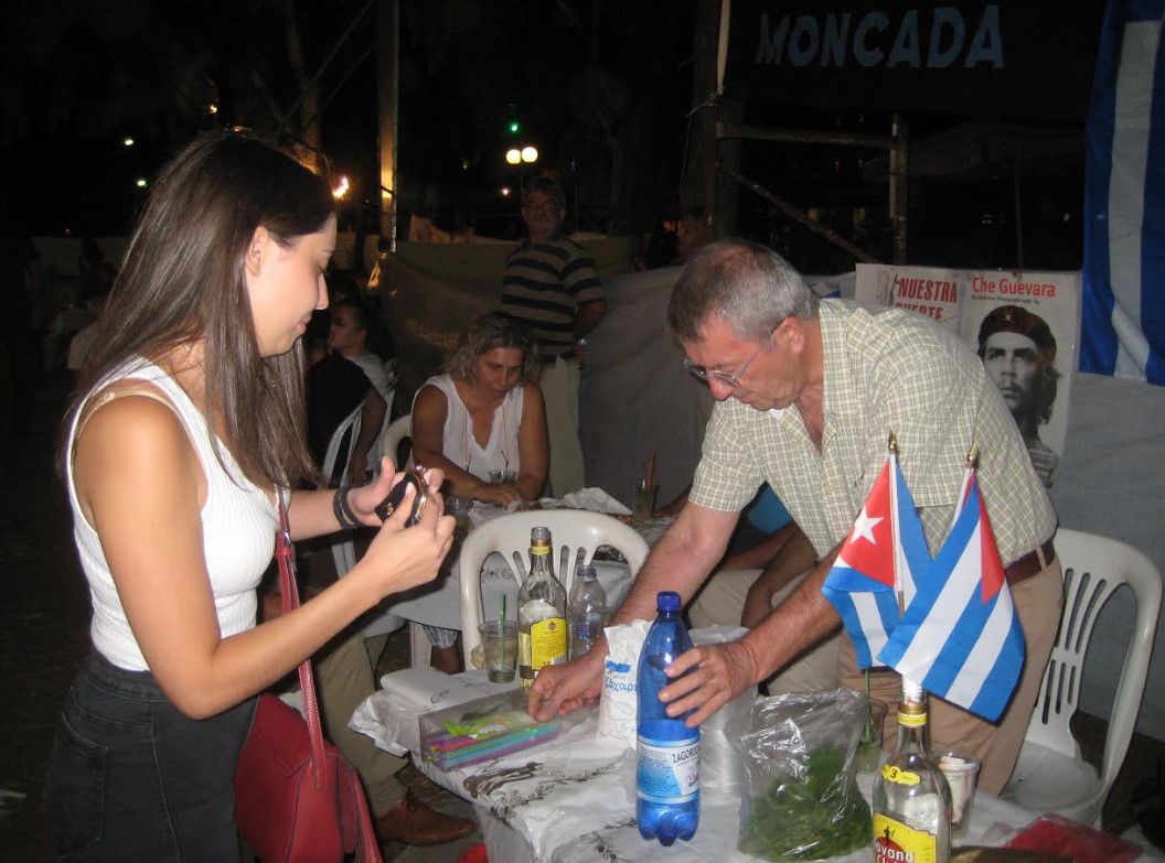 O Ελληνοκουβανικός Σύνδεσμος Καλαμάτας στις Φεστιβαλικές Εκδηλώσεις της ΚΝΕ στην πόλη (ΦΩΤΟ)