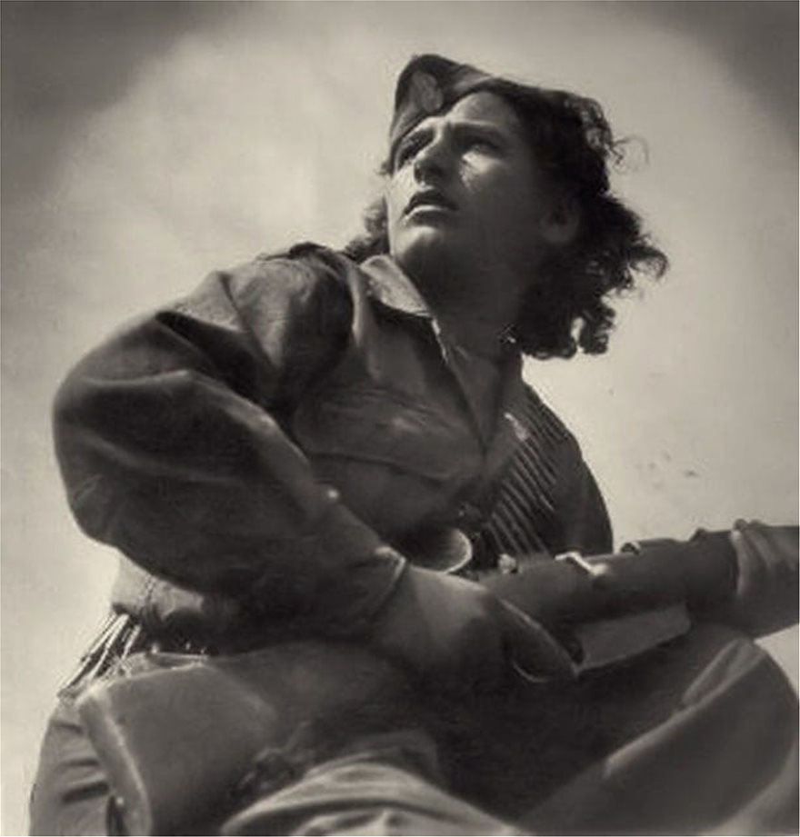 Η ιστορία πίσω από τη θρυλική φωτογραφία της αντάρτισσας Τιτίκας