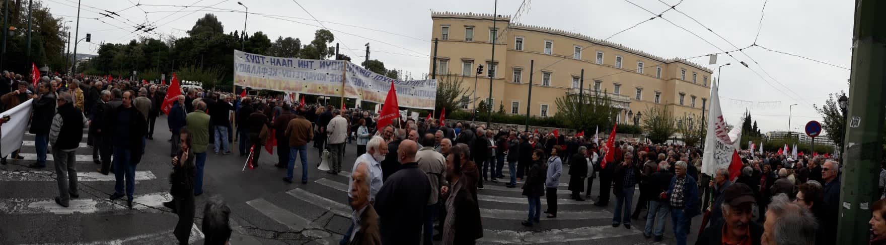 Οι απόμαχοι της δουλειάς φροντοφώναξαν: «Ούτε αναστολή, ούτε αναβολή, ο νόμος του Κατρούγκαλου να καταργηθεί!» (ΦΩΤΟ+ΒΙΝΤΕΟ)