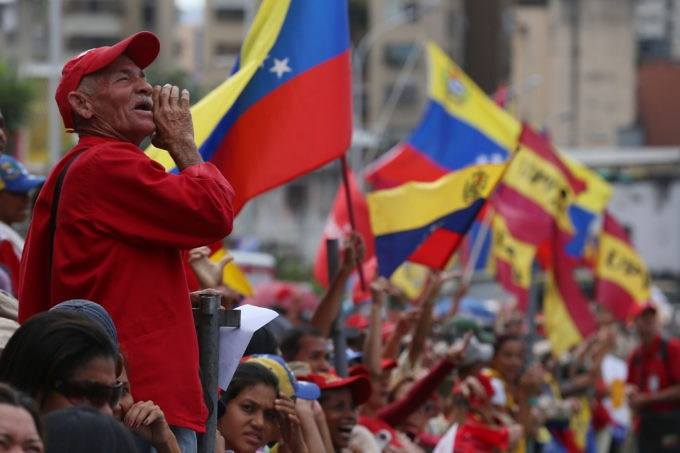 Το πραξικόπημα δεν θα περάσει. Είμαστε όλοι Βενεζουέλα!