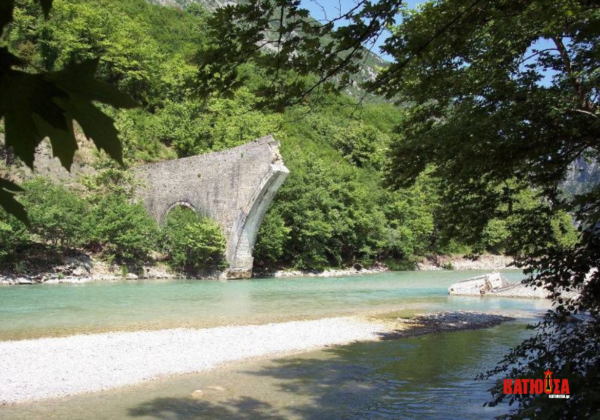 Απ' τ' ολότελα… - Αυτοψία στο χώρο όπου χτίζεται η νέα «Γέφυρα Αράχθου στην Πλάκα»