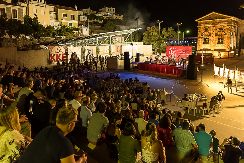 Υπερταξικοί και Βαγγέλης Κορακάκης «απογείωσαν» το Φεστιβάλ στο Καρλόβασι (ΦΩΤΟ)
