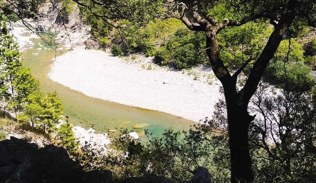  Οδοιπορικό στις παραλίες των Τζουμέρκων