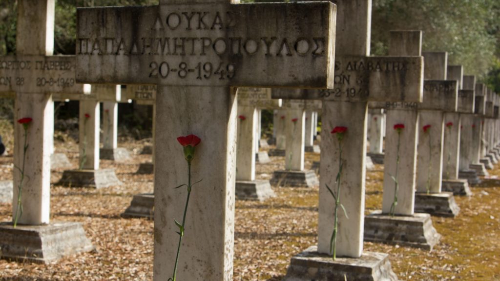 112 κόκκινα γαρίφαλα για το Λαζαρέτο