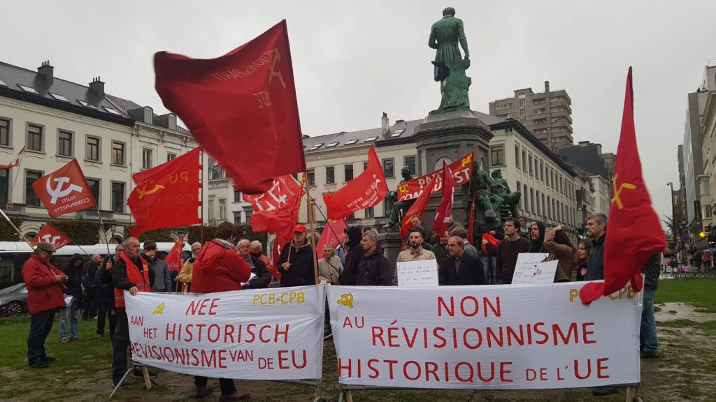 «Ο αντικομμουνισμός δεν θα περάσει» - Μαχητική απάντηση έξω από το Ευρωκοινοβούλιο ενάντια στο κατάπτυστο αντικομμουνιστικό ψήφισμα (ΦΩΤΟ)