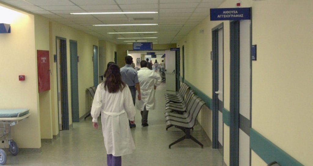 Καταγγελία ασθενούς: «Είμαστε απλά έγκλειστοι σε χώρο υποβοηθούμενης αυτοκτονίας» - Το ΓΝ Λάρισας ακυρώνει χειρουργεία λόγω απόλυσης των συμβασιούχων γιατρών