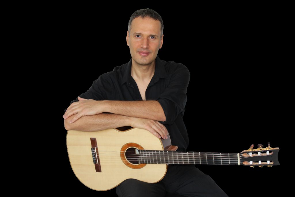 Ο βιρτουόζος κιθαρίστας Μανόλης Ανδρουλιδάκης παρουσιάζει το νέο του CD στο Μέγαρο Μουσικής Αθηνών