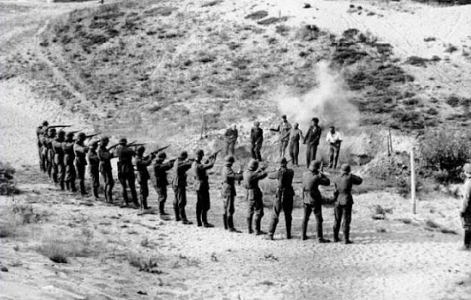 Δήμητρα Διακουμάκου (Διακουμάκαινα): «Είναι τιμή μου που θα σκοτωθώ μαζί σας…Πεθαίνω σαν Ελληνίδα» - Πασσαβάς Λακωνίας, 7 και 8 Δεκέμβρη 1943