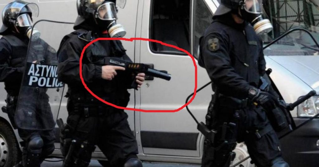 Σφαίρες καουτσούκ που αποκαλεί «ελαστικές μπάλες» εκτόξευσε η Αστυνομία κατά την επιχείρηση στο Κουκάκι
