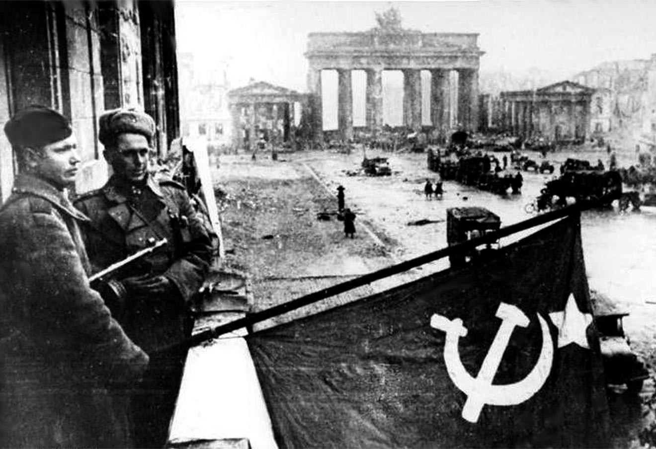 "Η πτώση του Βερολίνου - 1945" • Στο STUDIO το ιστορικό χρονικό με πραγματικές λήψεις και αυθεντικό υλικό από τις τελευταίες βδομάδες της μάχης