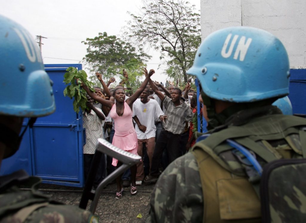 «Έργα και ημέρες» κυανόκρανων του ΟΗΕ: Βιασμούς ανήλικων κοριτσιών και εκμετάλλευση γυναικών αποκαλύπτει έρευνα