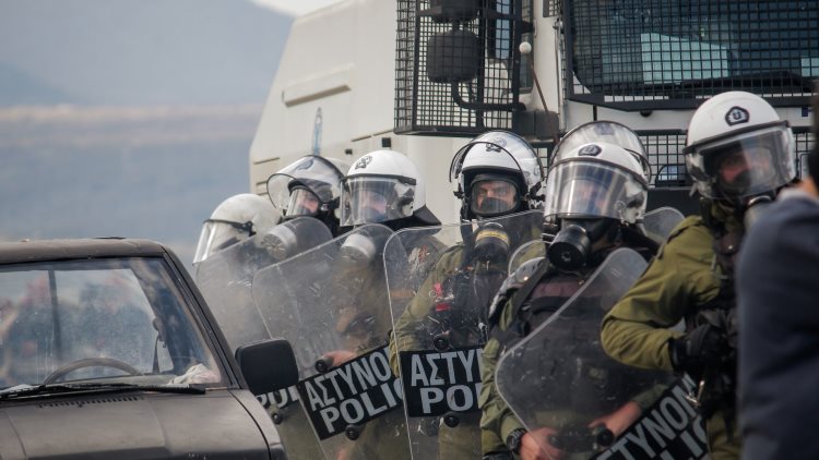Πρωτοβουλία αστυνομικών: "Τελικά τι είμαστε, Έλληνες αστυνομικοί ή στρατός κατοχής;"