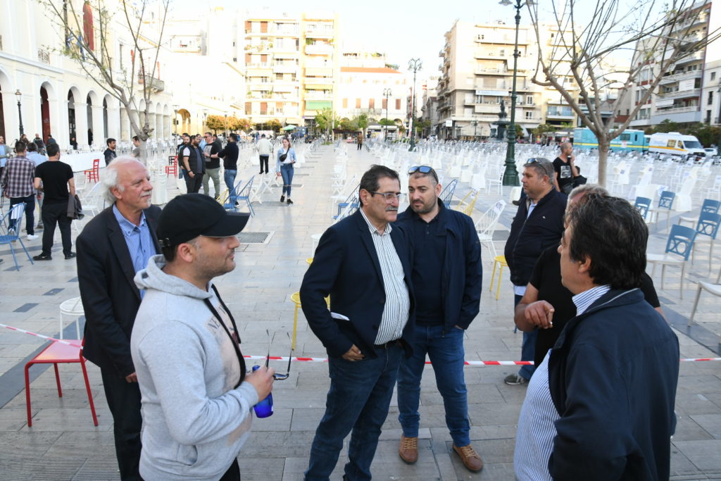«Άδειες καρέκλες» στην Πάτρα: Ο Κ. Πελετίδης στο πλευρό των καταστηματαρχών εστίασης αναψυχής και των εργαζομένων