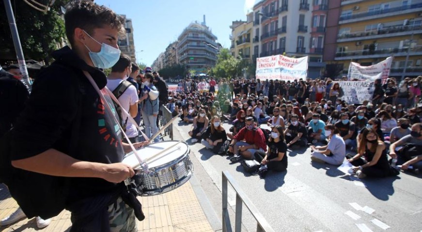 Οι μαθητές έχουν δίκιο κι εμείς γονείς κι εκπαιδευτικοί οφείλουμε να σταθούμε δίπλα τους