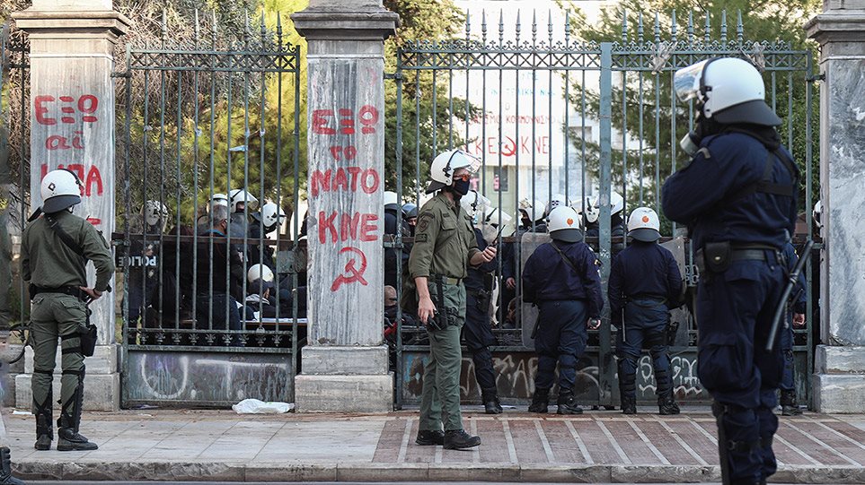 Το μήνυμα δεν σβήνει, είναι ζωντανό, το δρόμο του Νοέμβρη κρατάμε ανοιχτό! - Σωματεία και φορείς της Σκοπέλου καταδικάζουν την επαίσχυντη απόφαση της κυβέρνησης για την  απαγόρευση των συναθροίσεων