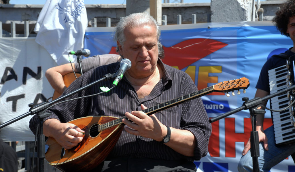 Μπάμπης Γκολές - Μεταλαμπάδευσε στις νεότερες γενιές το ρεμπέτικο τραγούδι