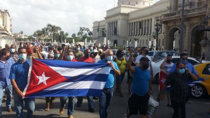 «Οι δρόμοι ανήκουν στους επαναστάτες και όχι στους μισθοφόρους» - Ο λαός της Κούβας δίνει απάντηση στο νέο ιμπεριαλιστικό σχέδιο