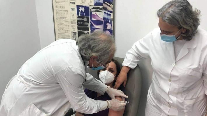 Το ΚΚΕ απορρίπτει την τροπολογία της κυβέρνησης για τους υποχρεωτικούς εμβολιασμούς